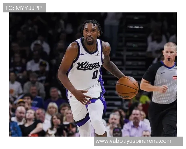 布克称赞马威为防守核心称其场上沟通与快速奔跑至关重要